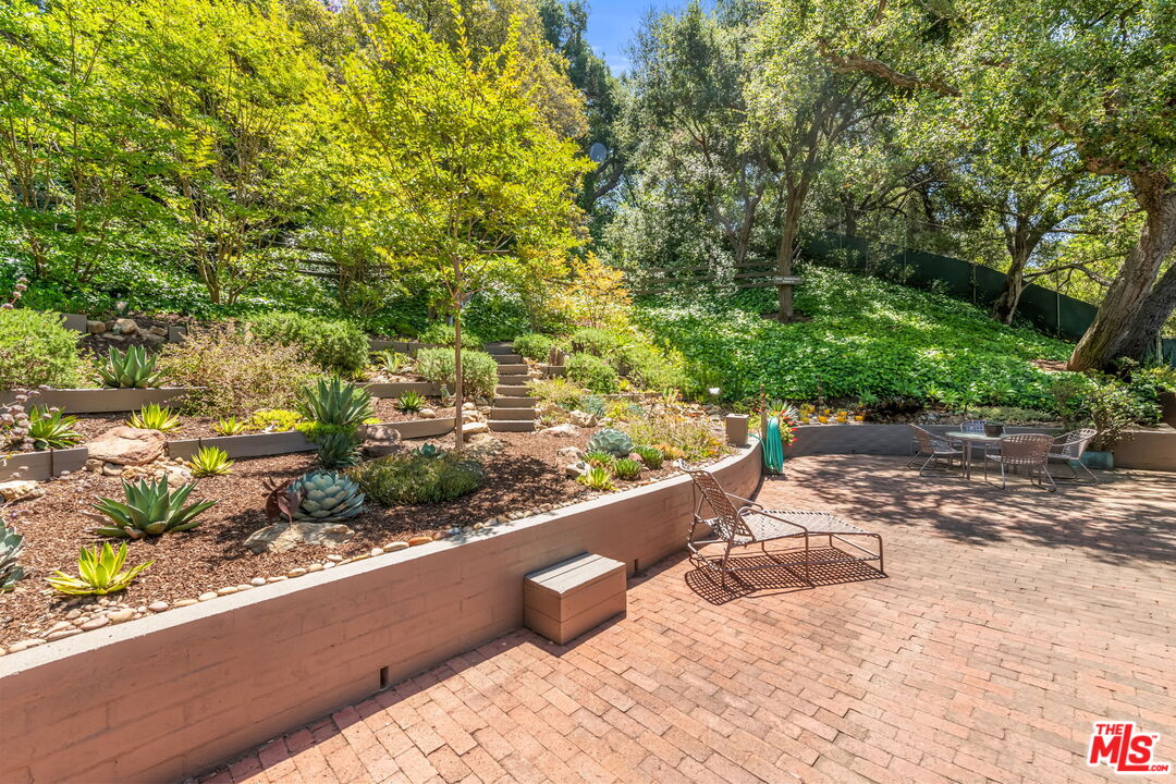 Los Angeles, California, 90049, United States, 4 Bedrooms Bedrooms, ,3 BathroomsBathrooms,Residential,For Sale,1805852