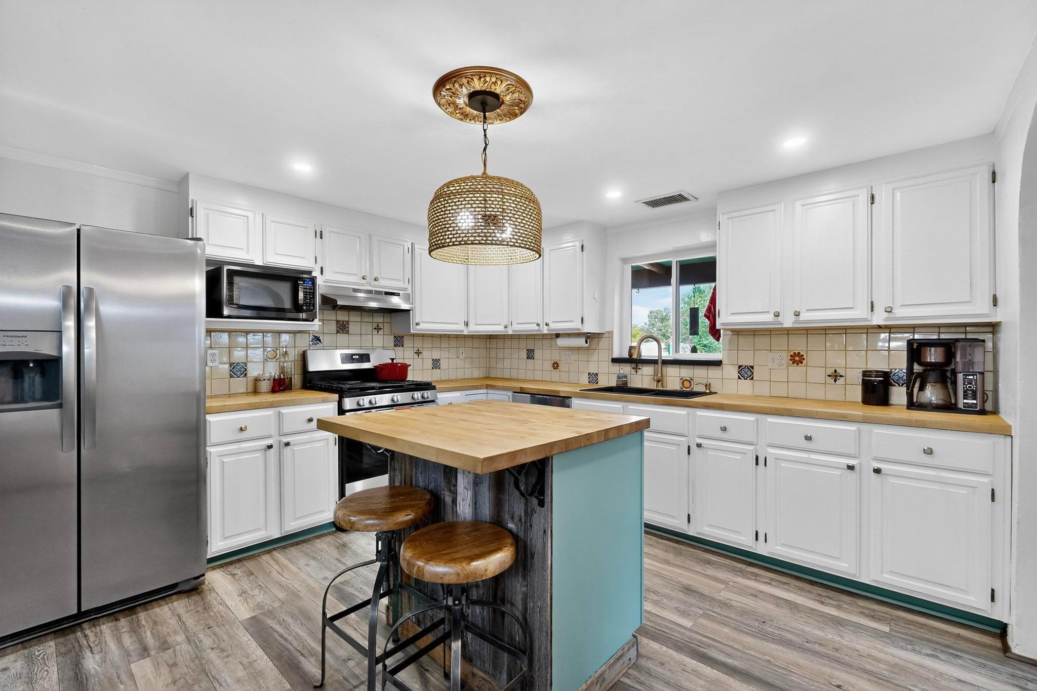 Santa Fe, New Mexico, 87505, United States, 3 Bedrooms Bedrooms, ,2 BathroomsBathrooms,Residential,For Sale,1971309