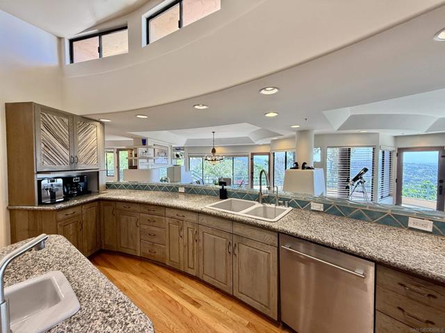 La Mesa, California, 91941, United States, 4 Bedrooms Bedrooms, ,5 BathroomsBathrooms,Residential,For Sale,1844670