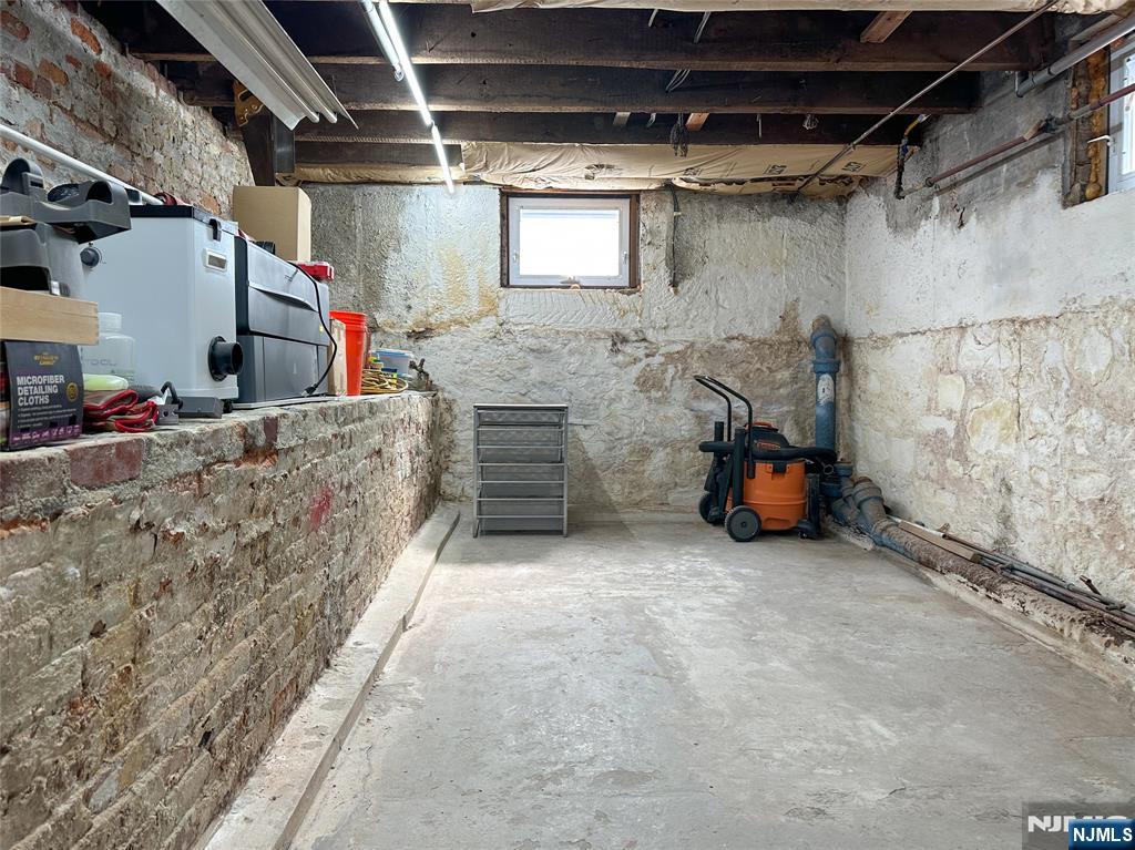 Kearny, New Jersey, 07032, United States, 4 Bedrooms Bedrooms, ,2 BathroomsBathrooms,Residential,For Sale,1928584