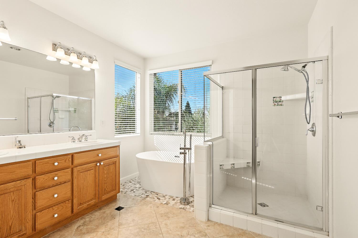 Chowchilla, California, 93610, United States, 5 Bedrooms Bedrooms, ,4 BathroomsBathrooms,Residential,For Sale,2009956