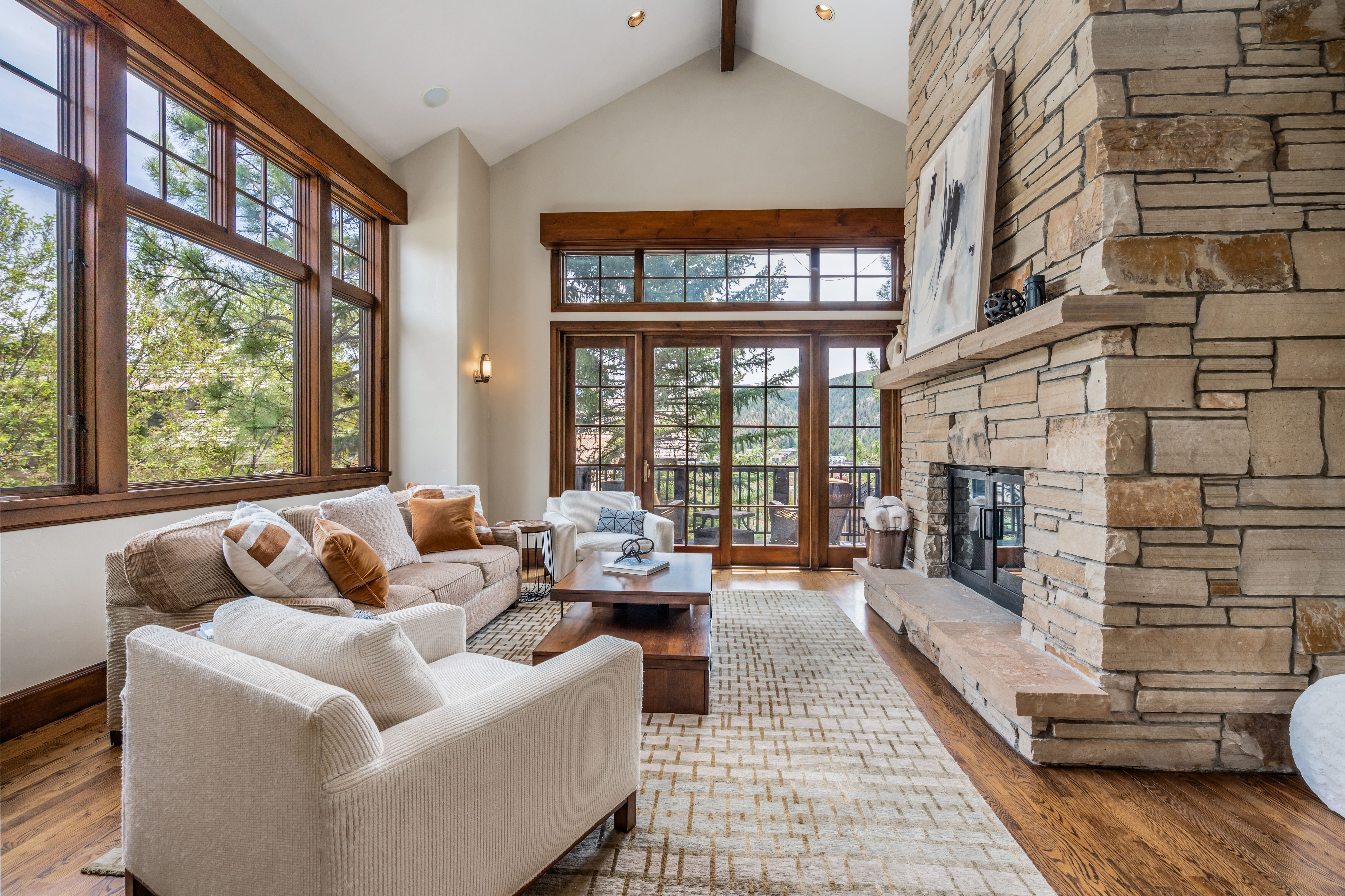  Cordillera Valley Club Home that Checks Every Box & This One Does it Quietly - 物件實景