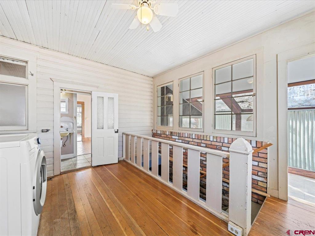 Montrose, Colorado, 81401, United States, 5 Bedrooms Bedrooms, ,1 BathroomBathrooms,Residential,For Sale,1994481