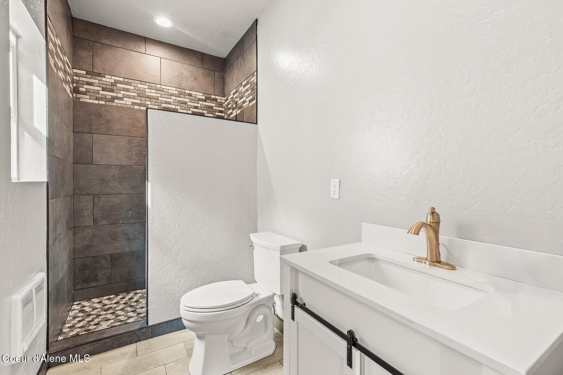 Spirit Lake, Idaho, 83869, United States, 3 Bedrooms Bedrooms, ,2 BathroomsBathrooms,Residential,For Sale,1981363