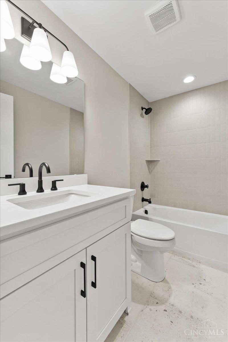 Blue Ash, Ohio, 45241, United States, 4 Bedrooms Bedrooms, ,4 BathroomsBathrooms,Residential,For Sale,2001661