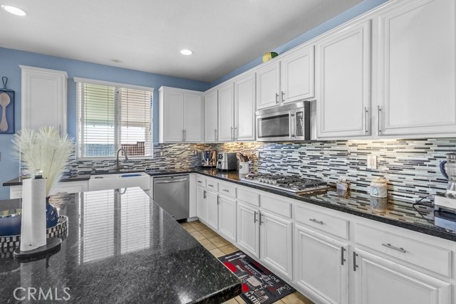 Victorville, California, 92392, United States, 4 Bedrooms Bedrooms, ,3 BathroomsBathrooms,Residential,For Sale,1977887