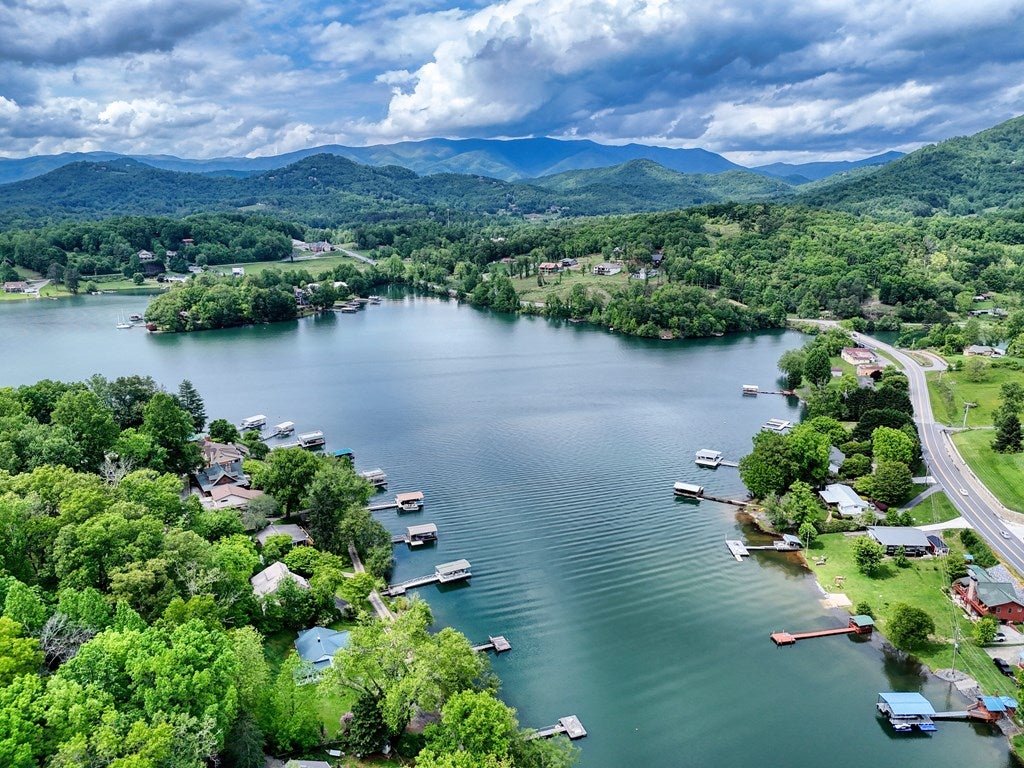 Hayesville, North Carolina, 28904, United States, 3 Bedrooms Bedrooms, ,3 BathroomsBathrooms,Residential,For Sale,1862322