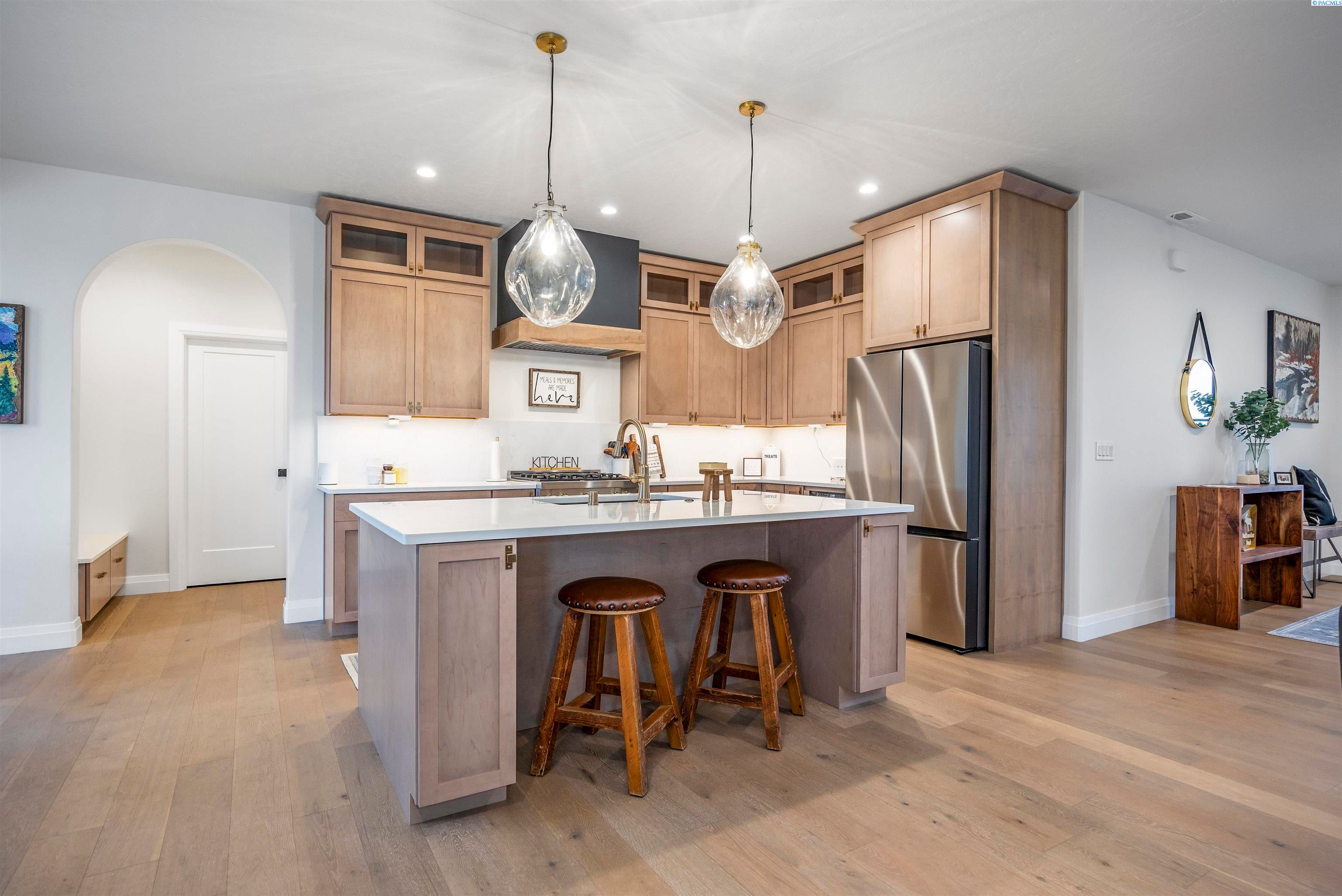 Pasco, Washington, 99301, United States, 4 Bedrooms Bedrooms, ,3 BathroomsBathrooms,Residential,For Sale,2005425