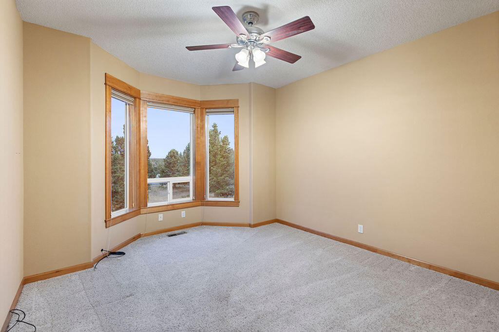 Prineville, Oregon, 97754, United States, 4 Bedrooms Bedrooms, ,3 BathroomsBathrooms,Residential,For Sale,1896038