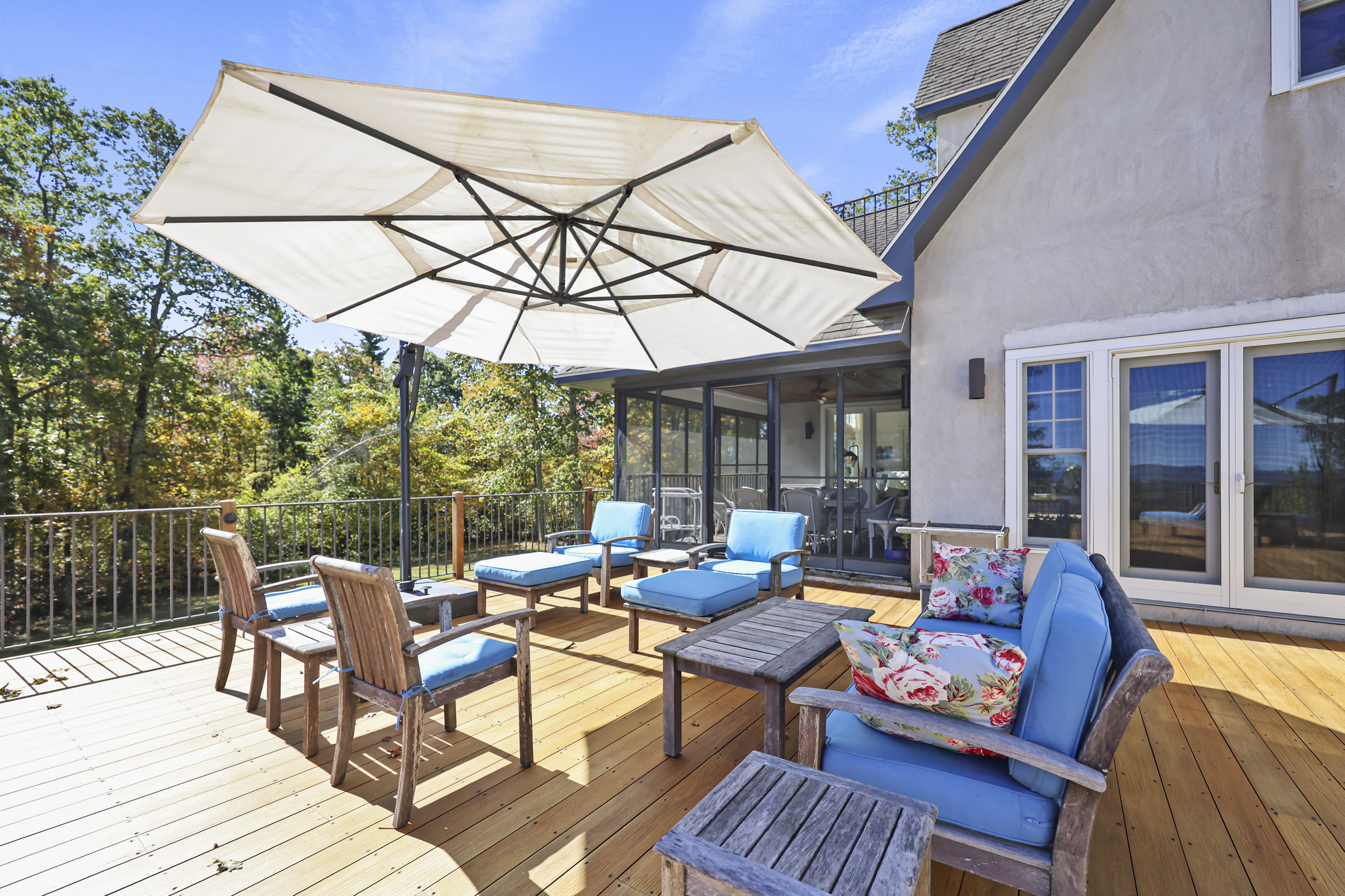 Exquisite Tudor Estate Set on 18+ Breathtaking Acres with Stunning Panoramic Vie - 物件實景