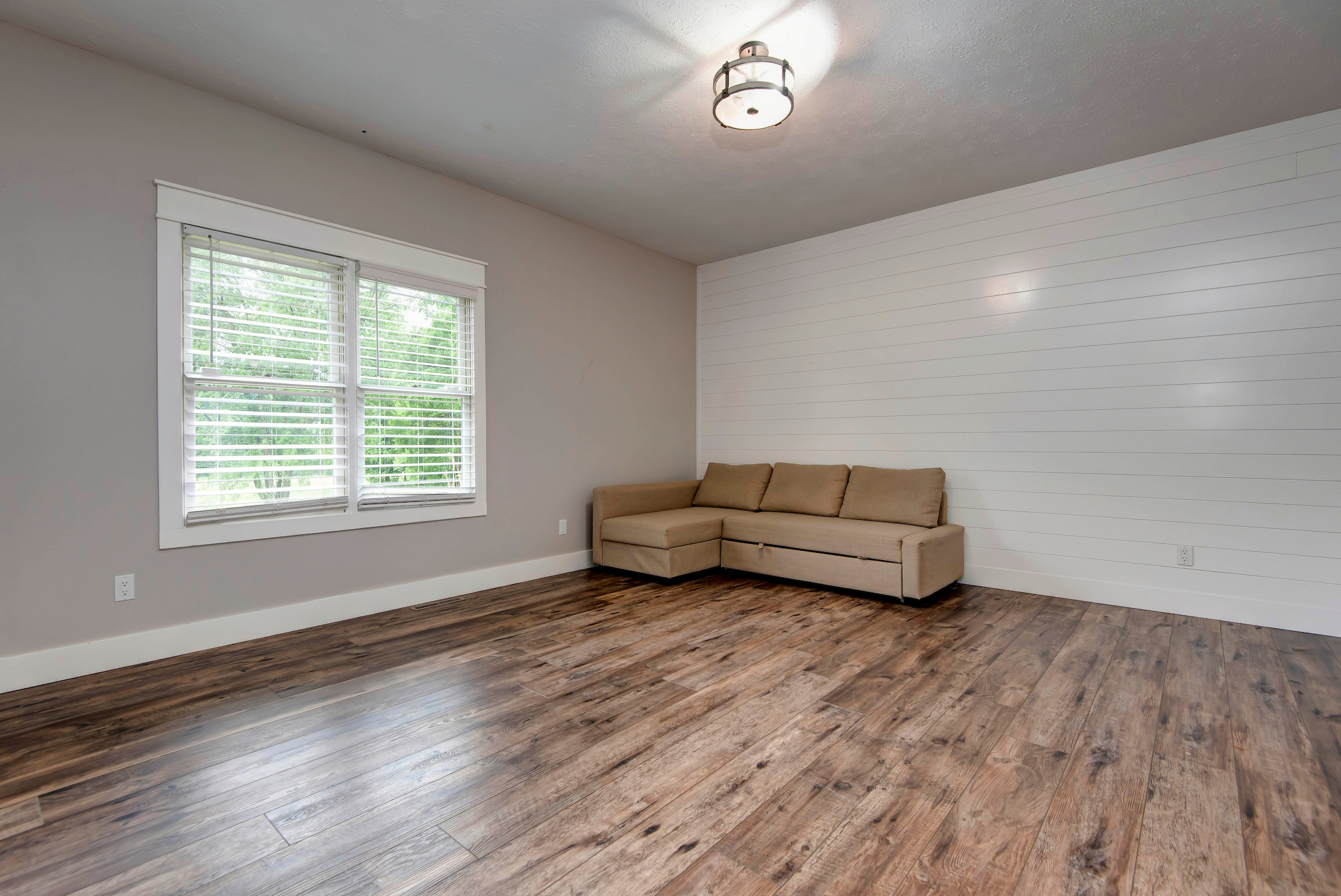 Springfield, Missouri, 65803, United States, 5 Bedrooms Bedrooms, ,3 BathroomsBathrooms,Residential,For Sale,2049332