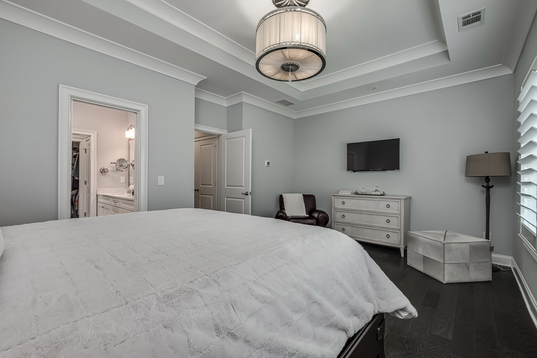  Sophisticated, Impeccably Maintained and Thoughtfully Upgraded Townhome - 物件實景