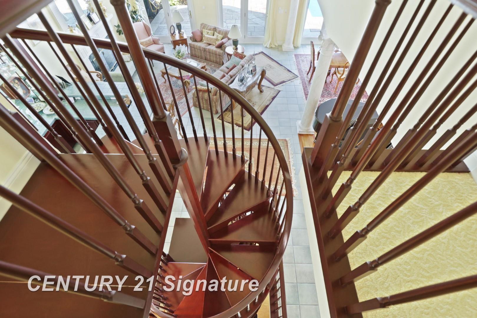 Saginaw, Michigan, 48609, United States, 4 Bedrooms Bedrooms, ,7 BathroomsBathrooms,Residential,For Sale,1980528