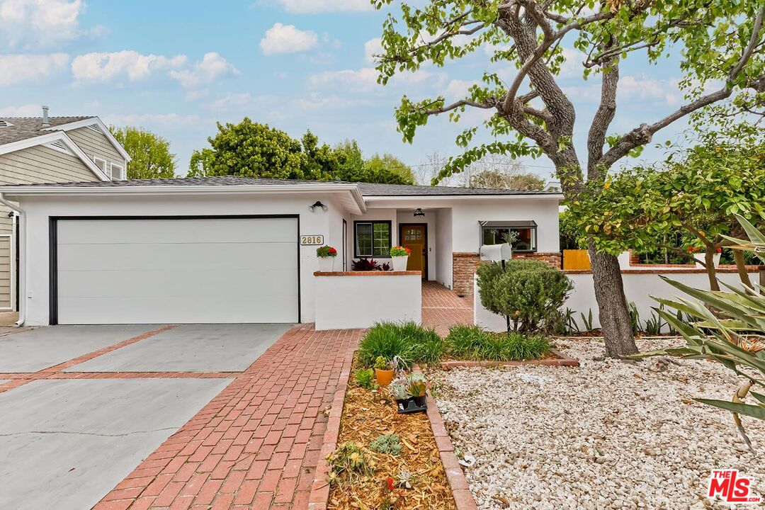 Los Angeles, California, 90064, United States, 3 Bedrooms Bedrooms, ,2 BathroomsBathrooms,Residential,For Sale,1777643