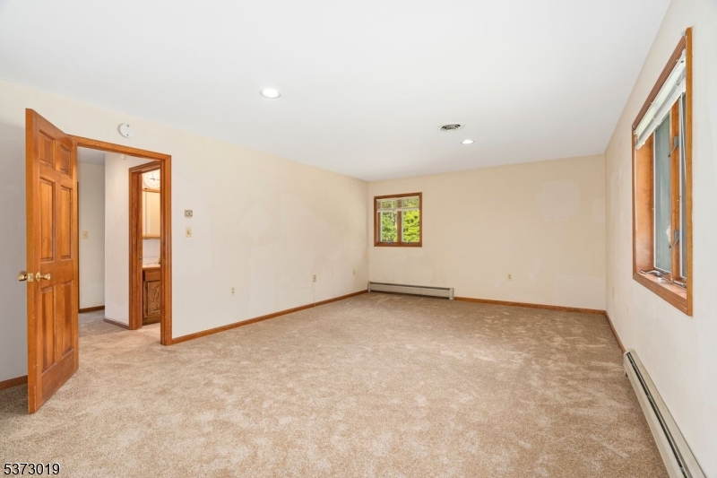 Blairstown Twp., New Jersey, 07832, United States, 3 Bedrooms Bedrooms, ,2 BathroomsBathrooms,Residential,For Sale,1898637
