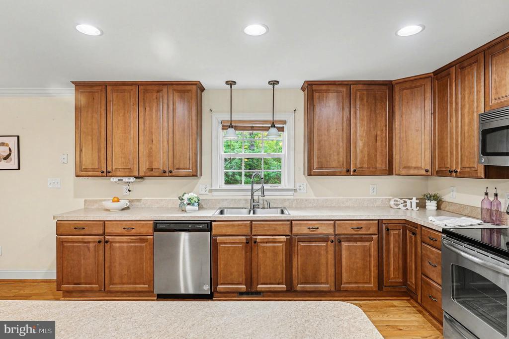 Winchester, Virginia, 22602, United States, 4 Bedrooms Bedrooms, ,3 BathroomsBathrooms,Residential,For Sale,2040713