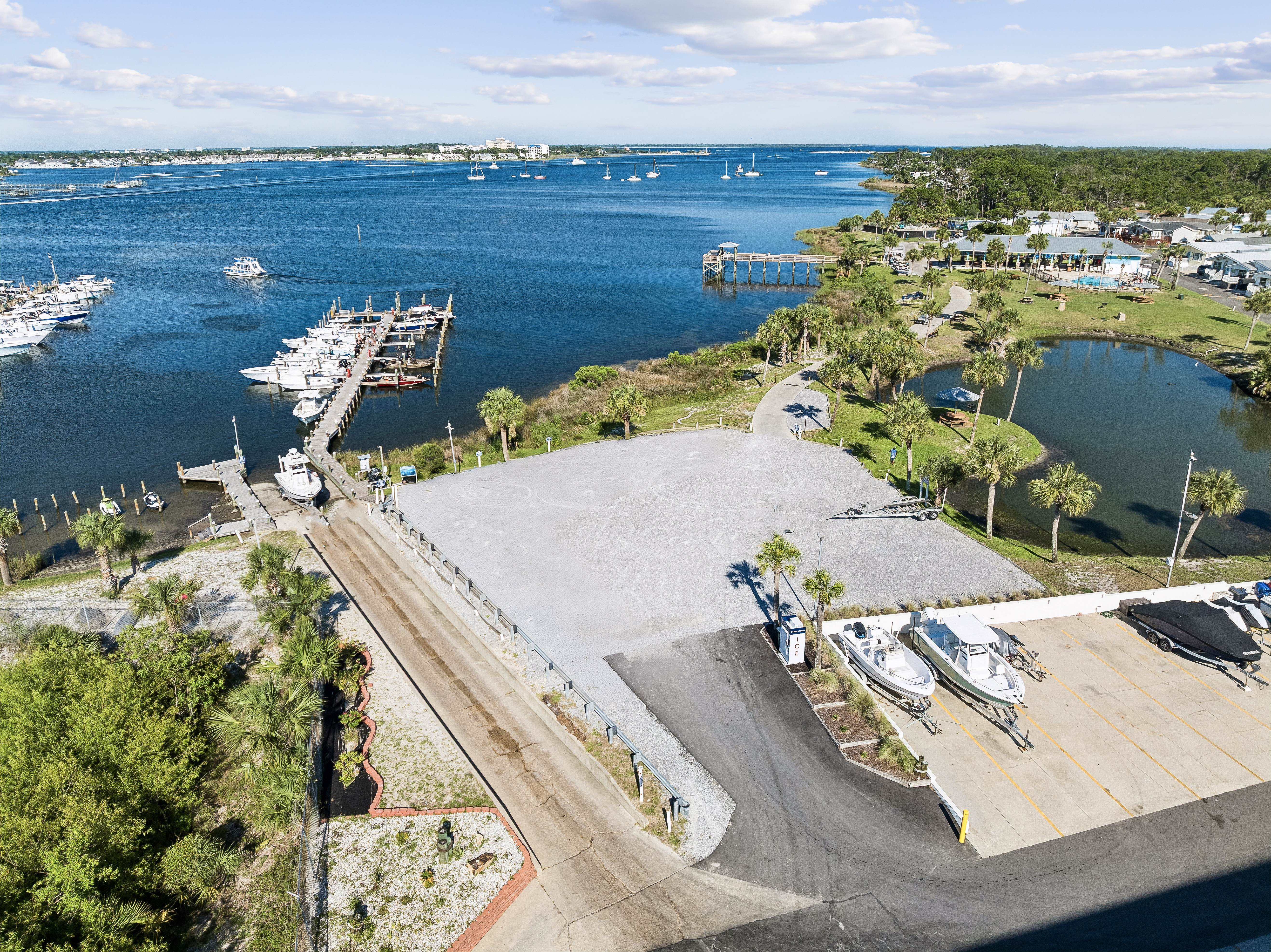  Turnkey Coastal Cottage With Resort Amenities In Gated Waterfront Community - 物件實景