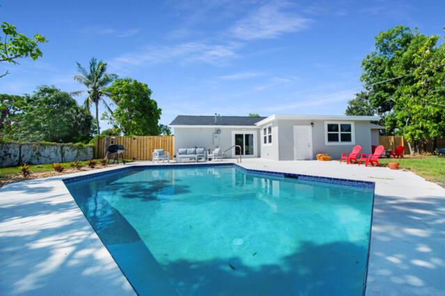 West Palm Beach, Florida, 33407, United States, 4 Bedrooms Bedrooms, ,2 BathroomsBathrooms,Residential,For Sale,1978414