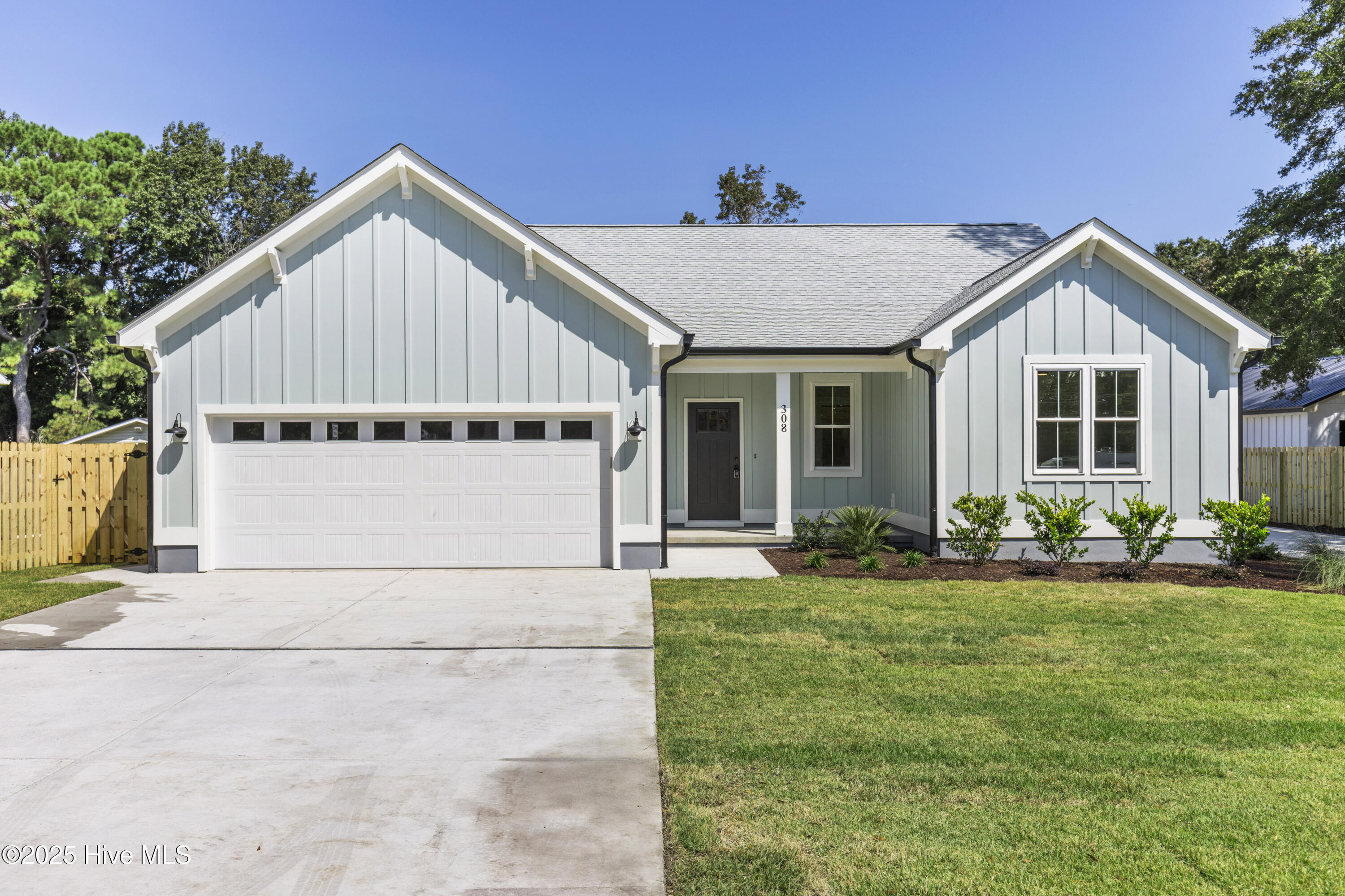 Carolina Beach, North Carolina, 28428, United States, 3 Bedrooms Bedrooms, ,2 BathroomsBathrooms,Residential,For Sale,1992087