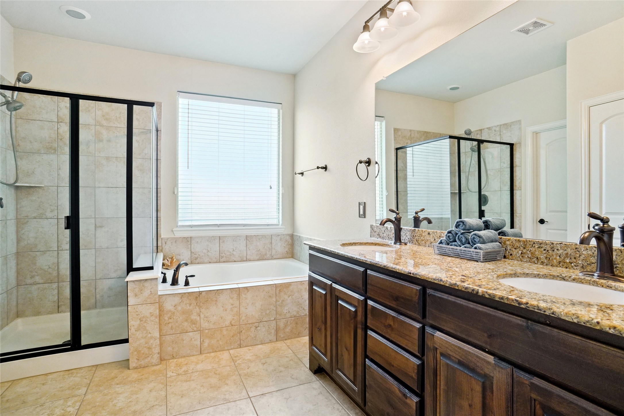 North Richland Hills, Texas, 76182, United States, 4 Bedrooms Bedrooms, ,3 BathroomsBathrooms,Residential,For Sale,1970443