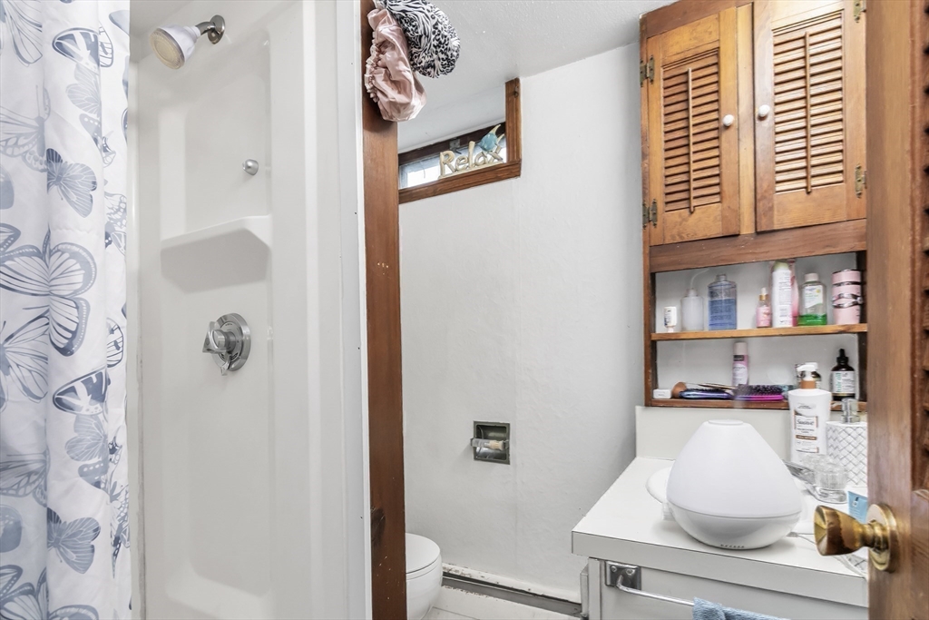 Haverhill, Massachusetts, 01830, United States, 5 Bedrooms Bedrooms, ,3 BathroomsBathrooms,Residential,For Sale,1990407