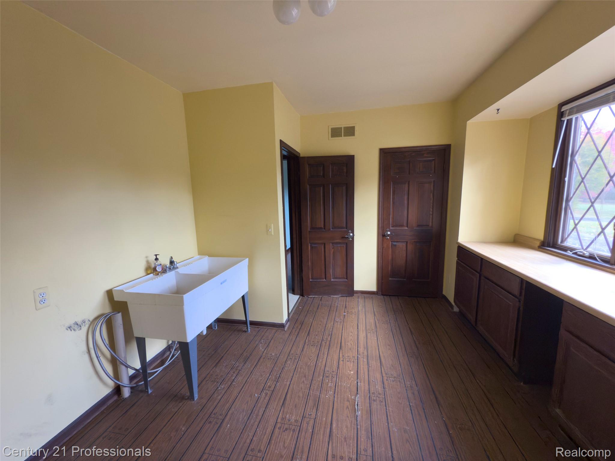 Rochester, Michigan, 48306, United States, 5 Bedrooms Bedrooms, ,6 BathroomsBathrooms,Residential,For Sale,1987117