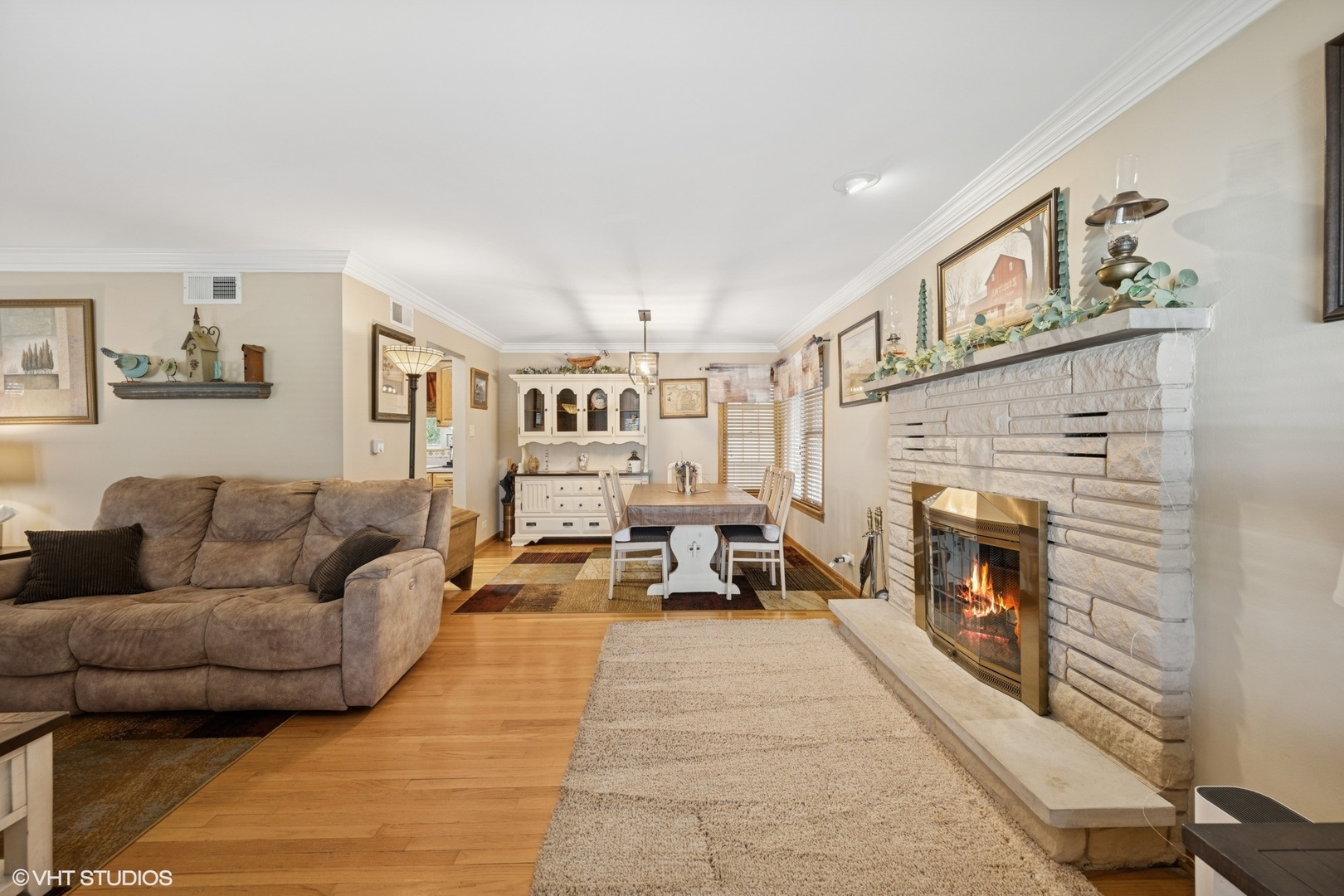 Oak Lawn, Illinois, 60453, United States, 5 Bedrooms Bedrooms, ,4 BathroomsBathrooms,Residential,For Sale,1932429