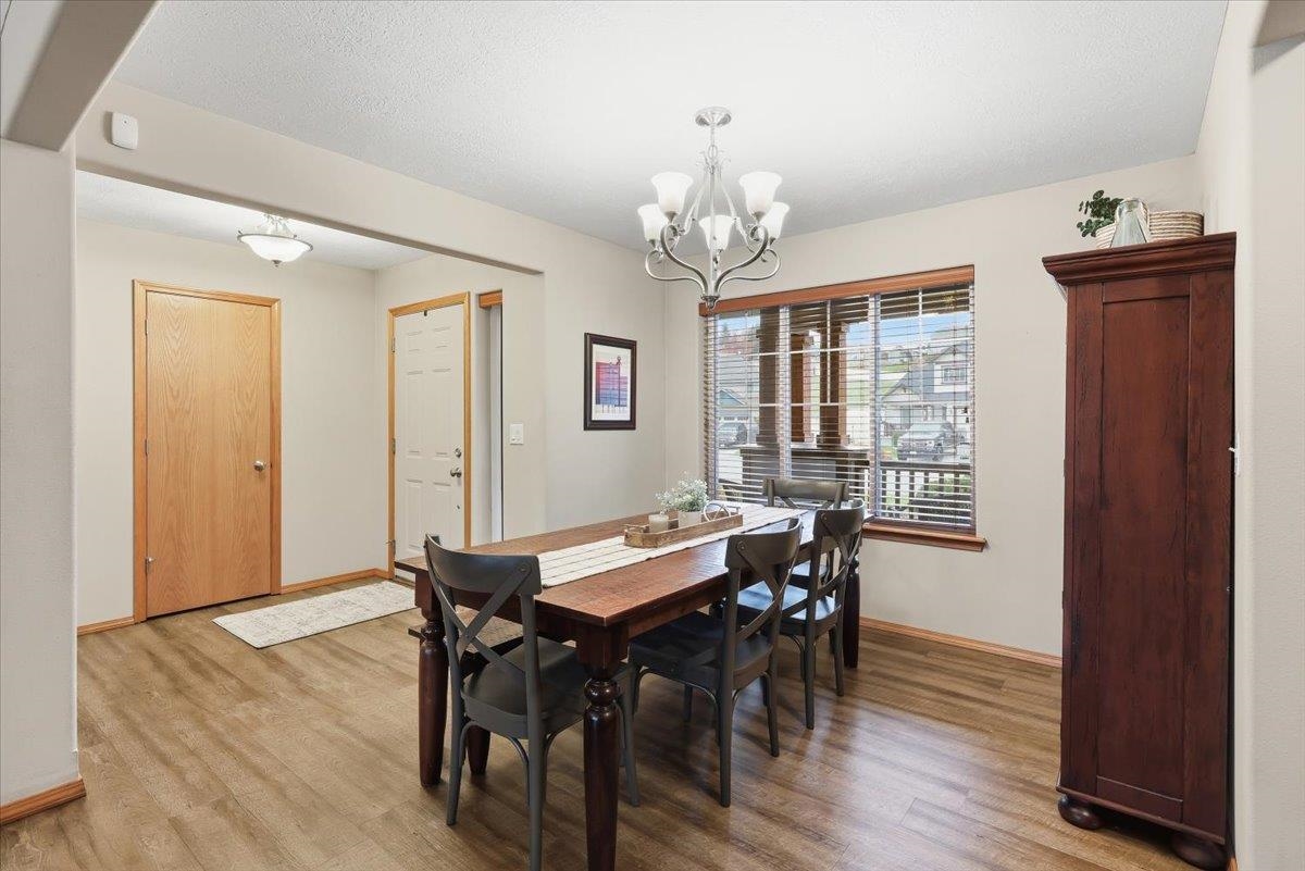 Greenacres, Washington, 99016, United States, 6 Bedrooms Bedrooms, ,3 BathroomsBathrooms,Residential,For Sale,1992048