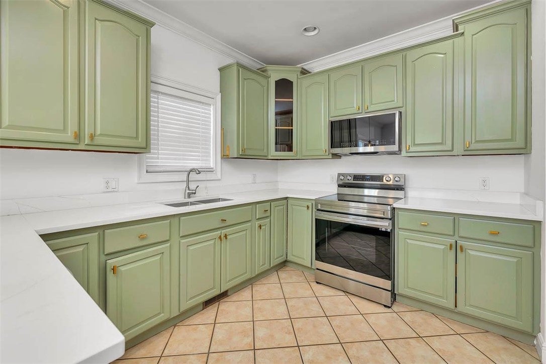 Brunswick, Georgia, 31520, United States, 3 Bedrooms Bedrooms, ,3 BathroomsBathrooms,Residential,For Sale,1895763