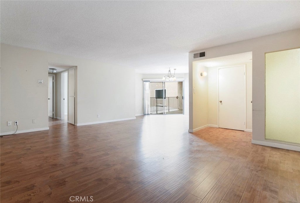 Glendale, California, 91202, United States, 2 Bedrooms Bedrooms, ,1 BathroomBathrooms,Residential,For Sale,1988969