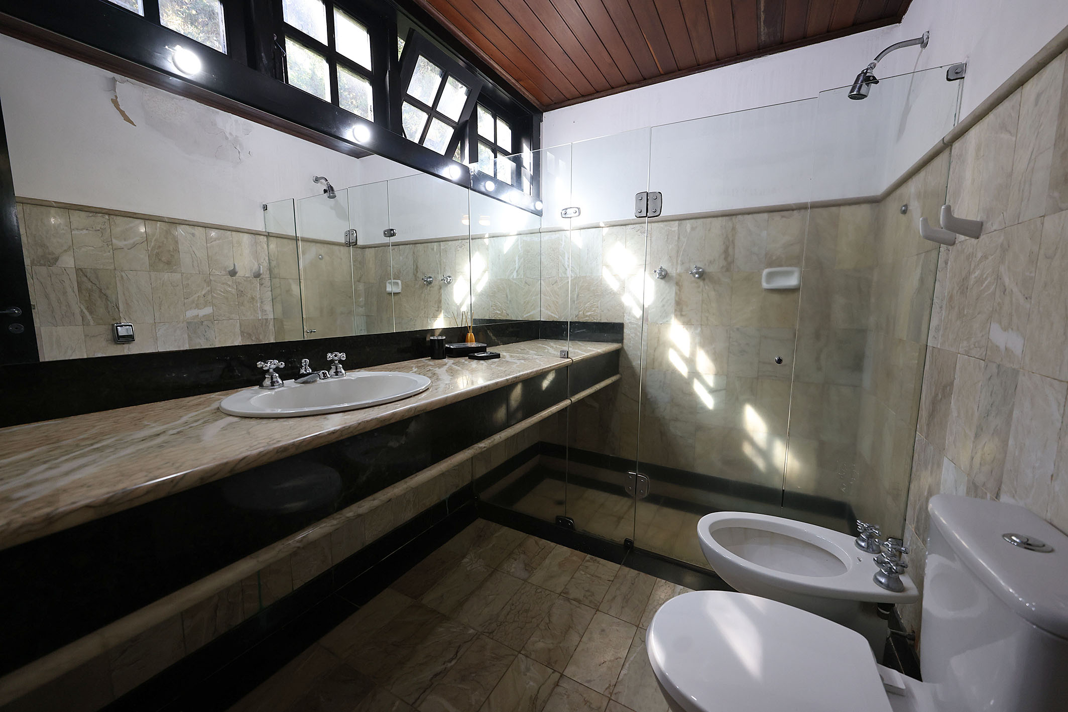  Mountain retreat with comprehensive leisure amenities and guest accommodations - 物件實景