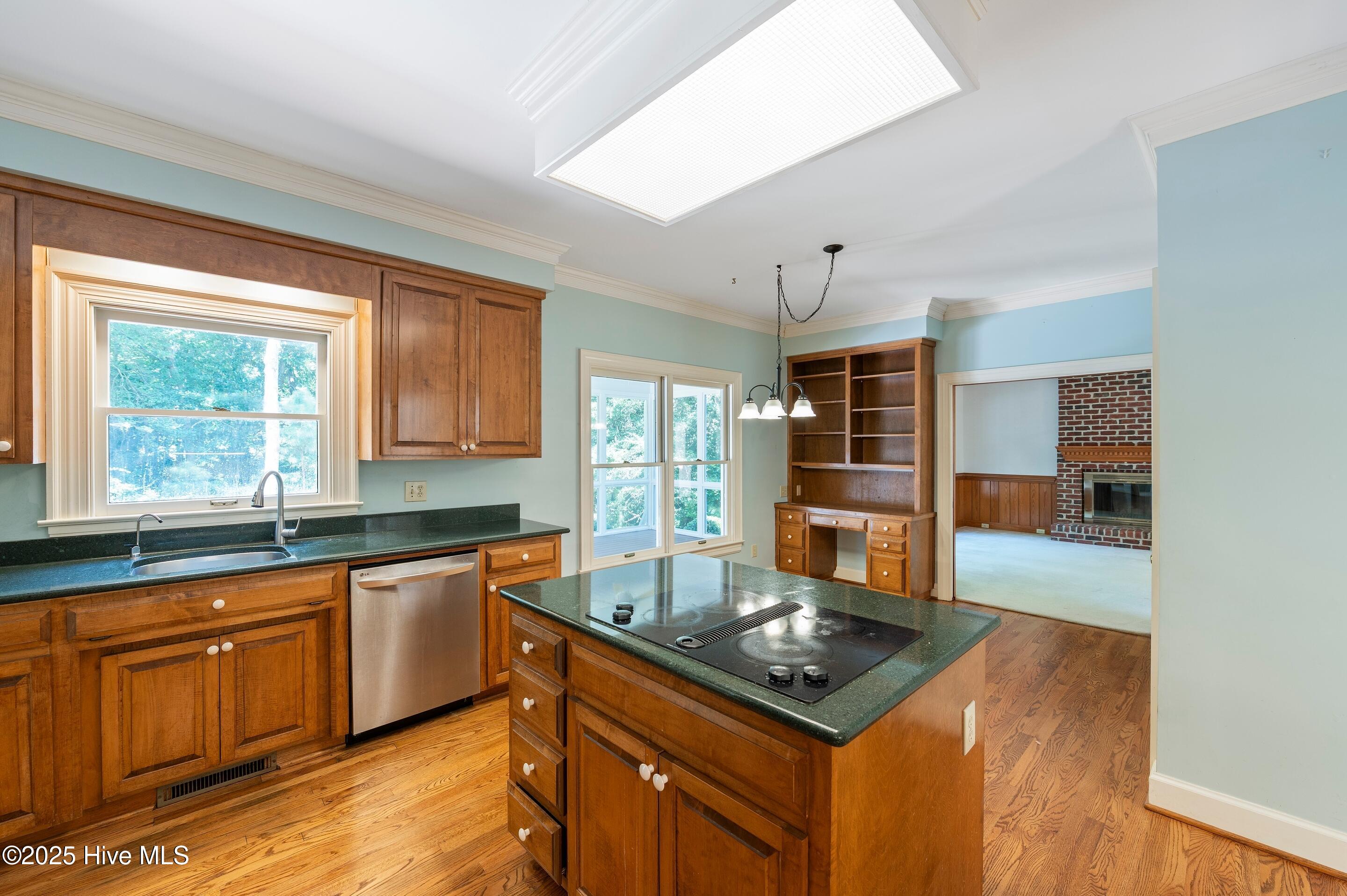 Wilmington, North Carolina, 28409, United States, 3 Bedrooms Bedrooms, ,4 BathroomsBathrooms,Residential,For Sale,1942177