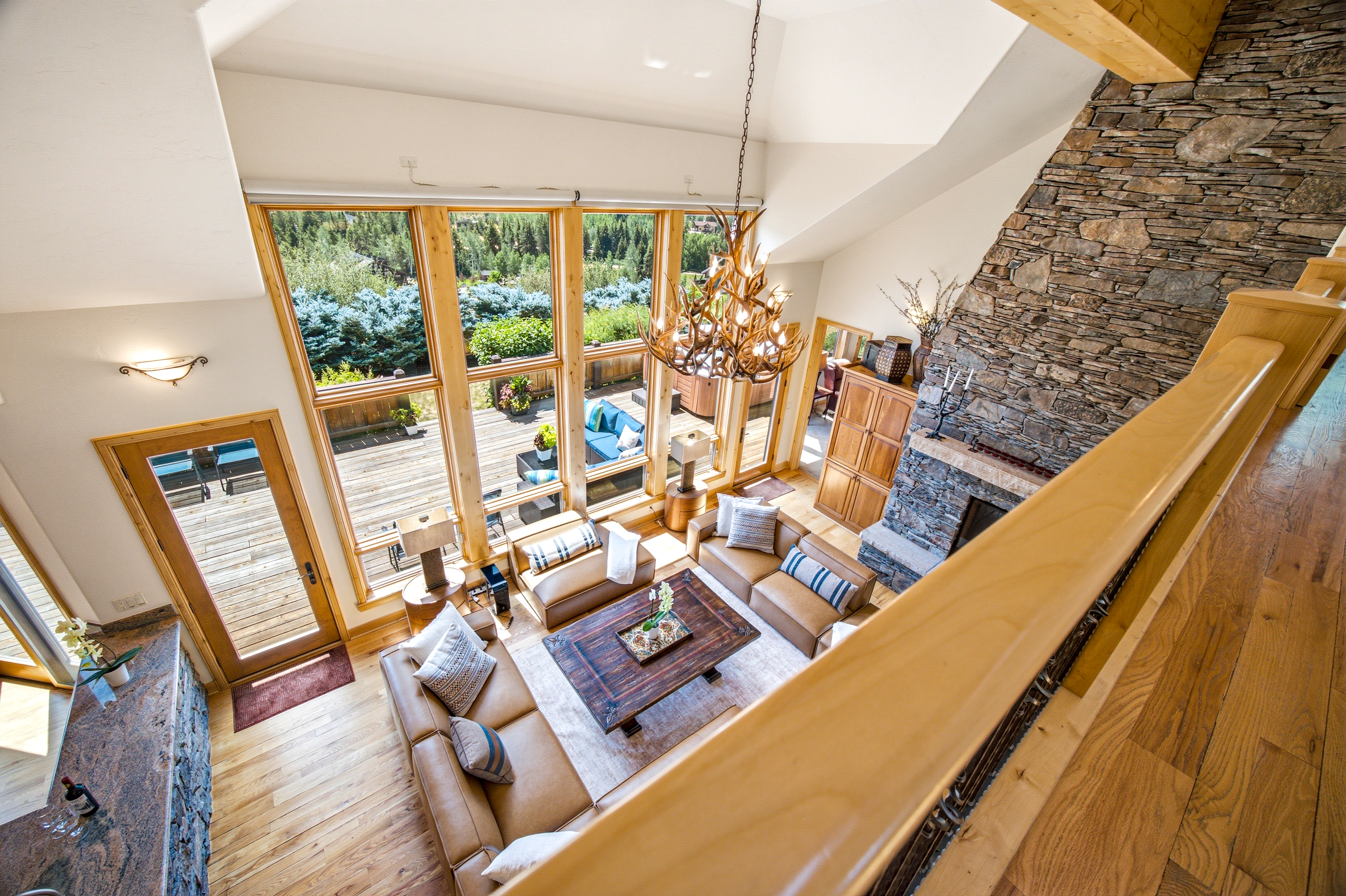  Custom-built, Single-family Home in the Exclusive Grand Traverse Neighborhood - 物件實景