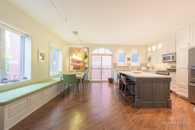 310 E 18th St, Chicago, Illinois, 60616, United States, 3 Bedrooms Bedrooms, ,4 BathroomsBathrooms,Residential,For Sale,310 E 18th St,1010356