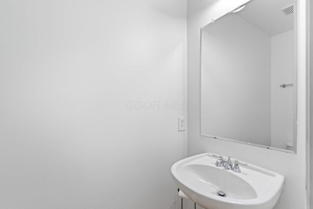 Lewis Center, Ohio, 43035, United States, 5 Bedrooms Bedrooms, ,3 BathroomsBathrooms,Residential,For Sale,2010957