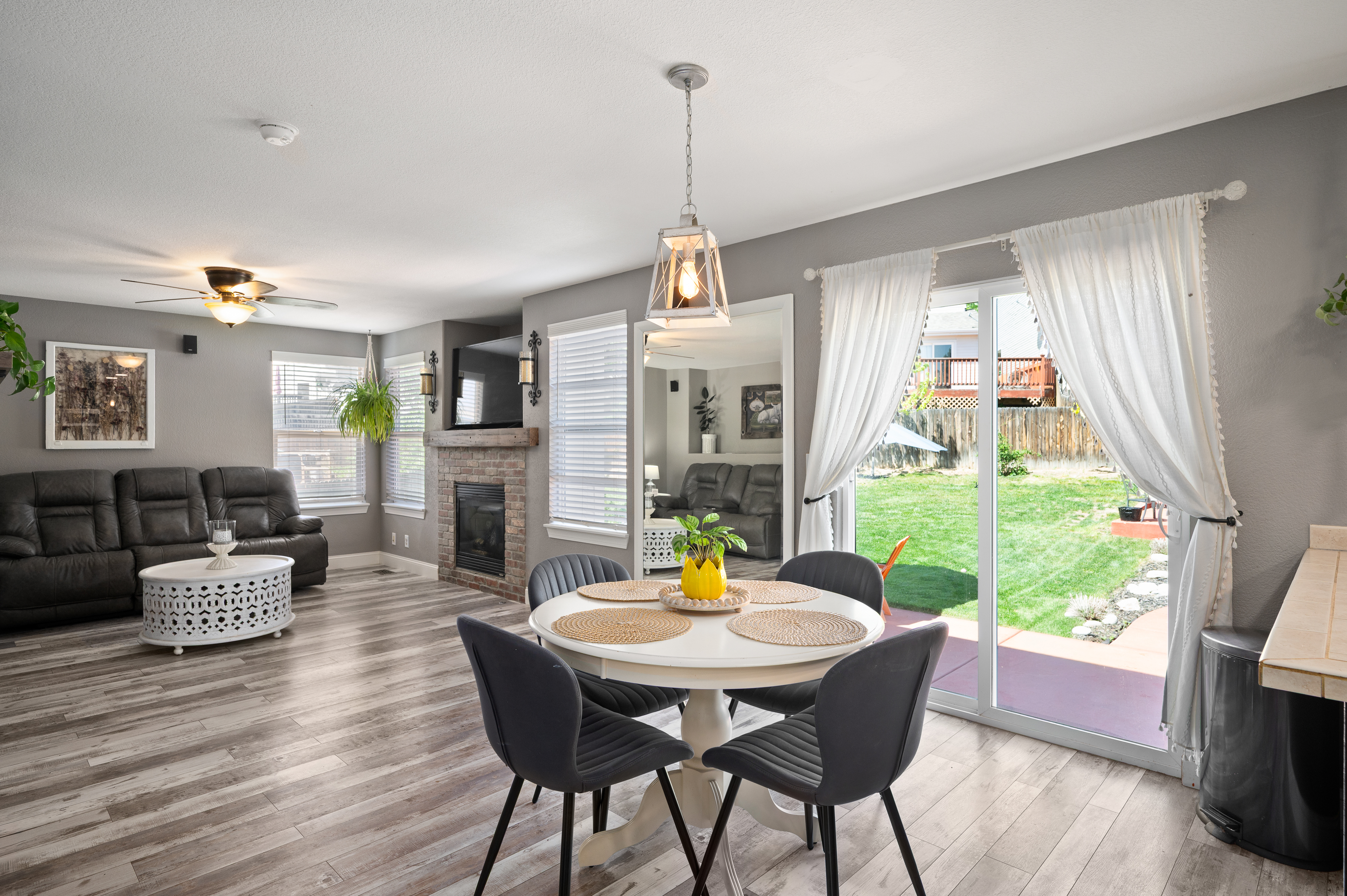  Nestled in the Highly Sought-After Fox Run Community - 物件實景
