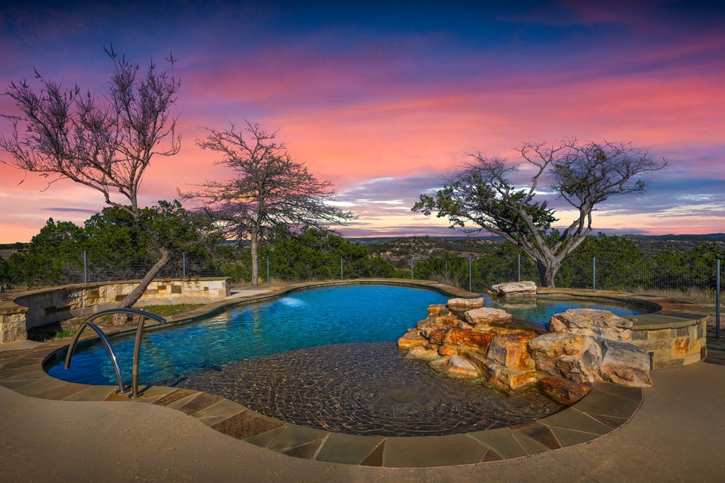 Kerrville, Texas, 78028, United States, 4 Bedrooms Bedrooms, ,5 BathroomsBathrooms,Residential,For Sale,1740072