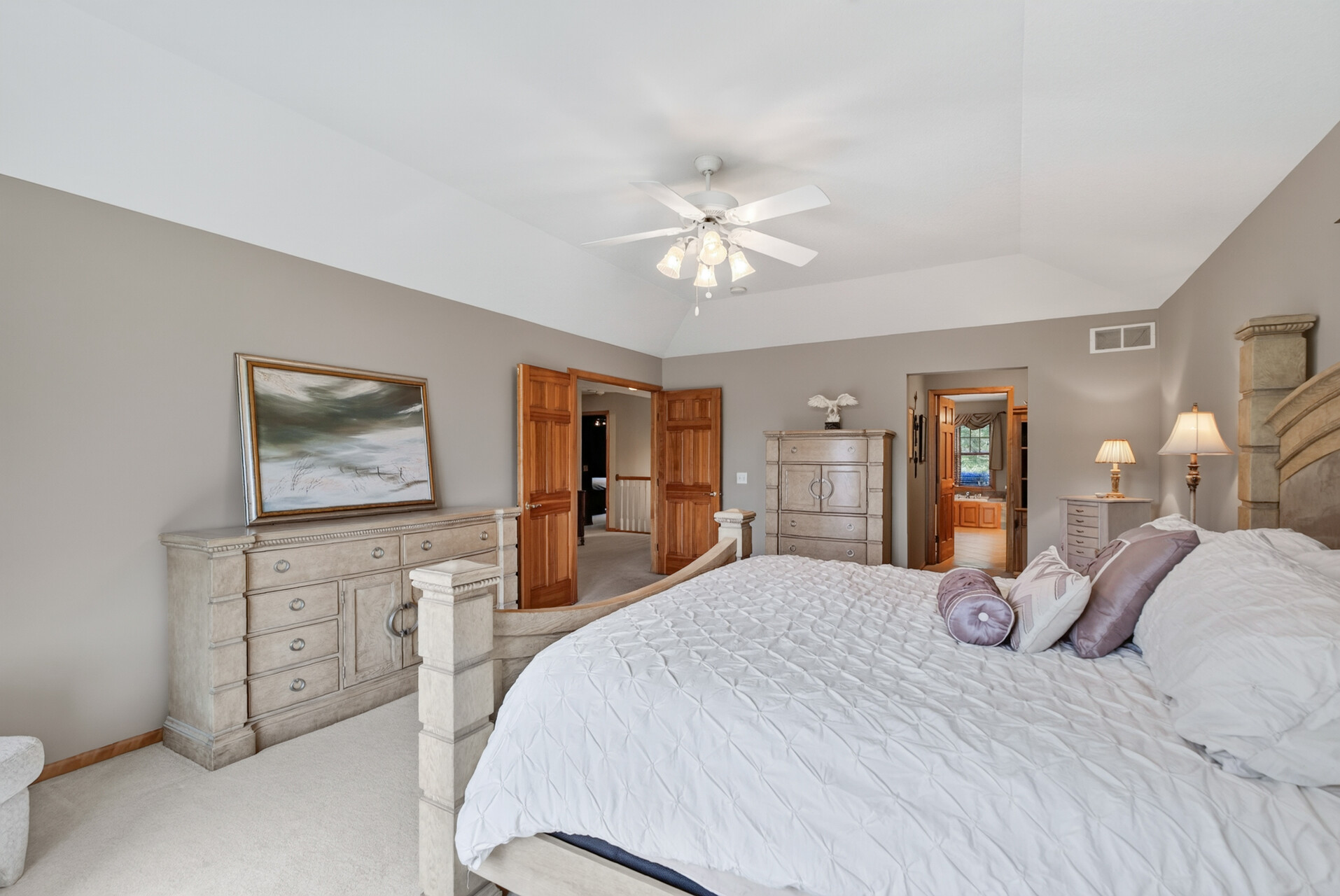  Elegant Fox Ridge Retreat with Exceptional Entertaining Spaces - 物件實景