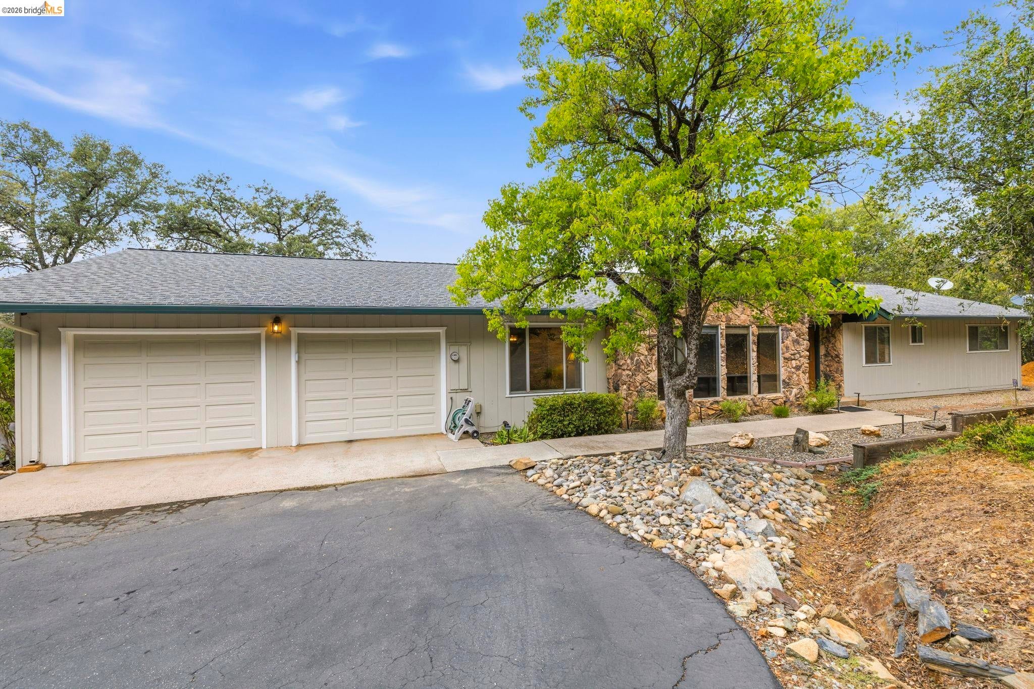 Sonora, California, 95370, United States, 4 Bedrooms Bedrooms, ,2 BathroomsBathrooms,Residential,For Sale,2049184