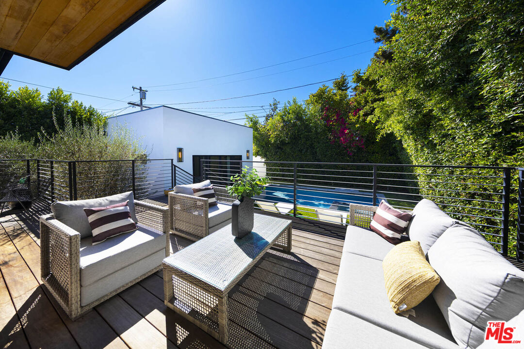 Los Angeles, California, 90048, United States, 4 Bedrooms Bedrooms, ,2 BathroomsBathrooms,Residential,For Sale,1962418