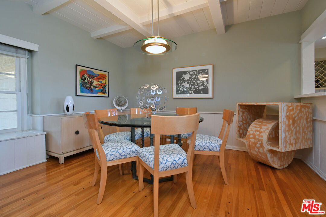 Sherman Oaks, California, 91403, United States, 3 Bedrooms Bedrooms, ,3 BathroomsBathrooms,Residential,For Sale,1989375