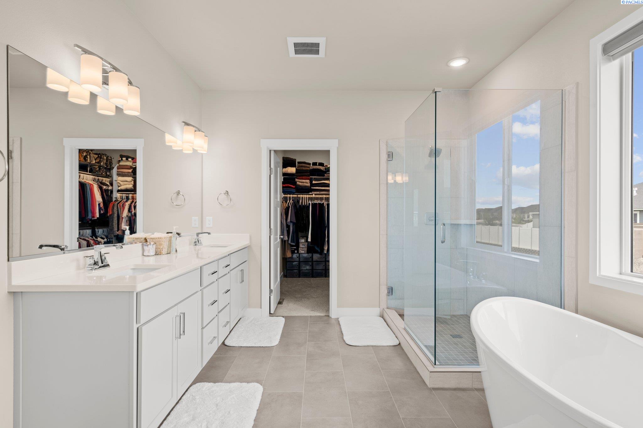 Richland, Washington, 99352, United States, 4 Bedrooms Bedrooms, ,3 BathroomsBathrooms,Residential,For Sale,1766323