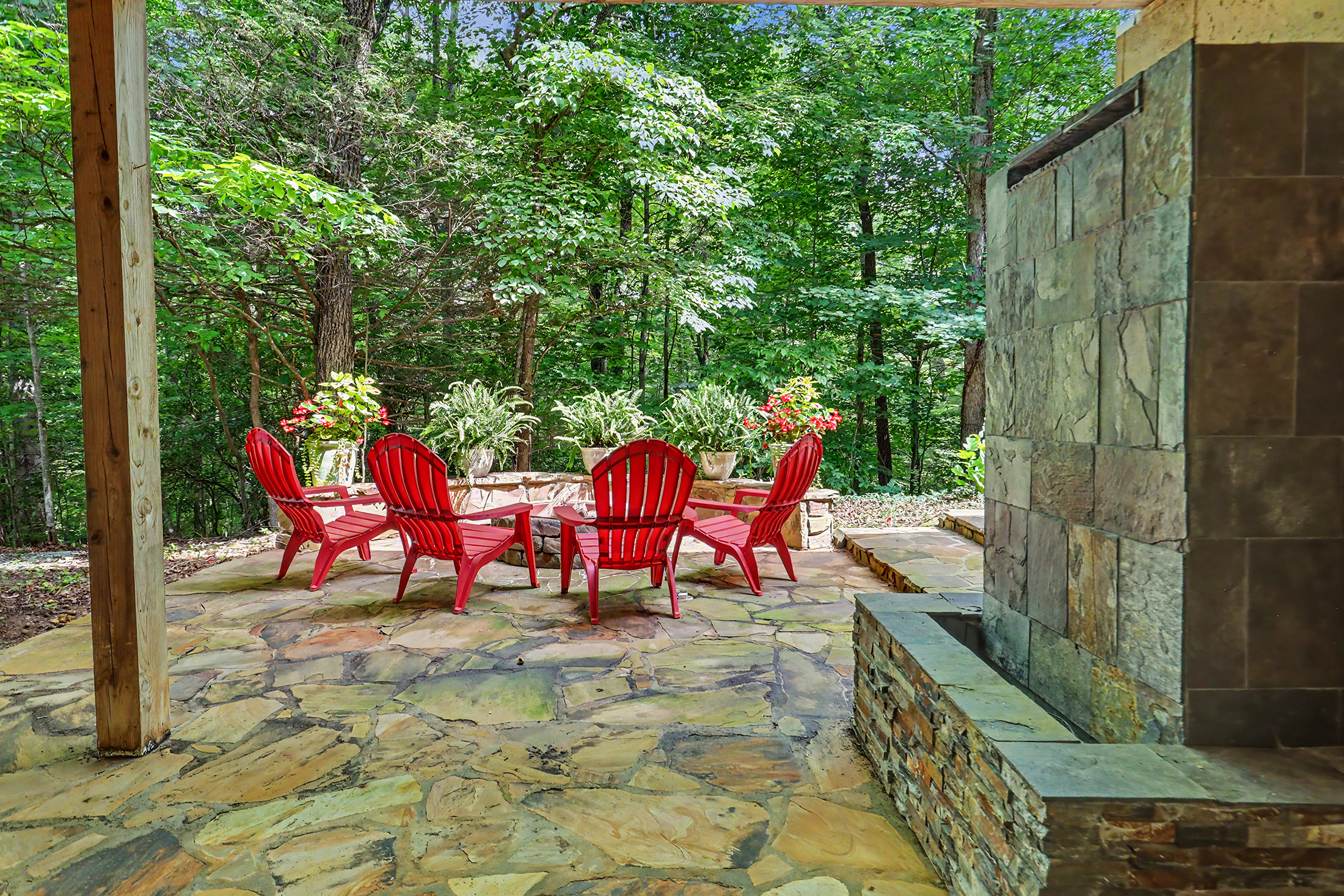  Inviting Cottage Blends a Scenic Mountain Retreat and Easy Lake Living - 物件實景