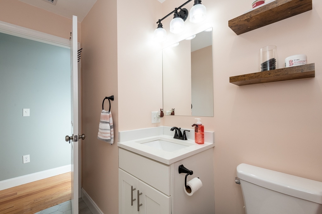 Lynn, Massachusetts, 01904, United States, 2 Bedrooms Bedrooms, ,4 BathroomsBathrooms,Residential,For Sale,1978027