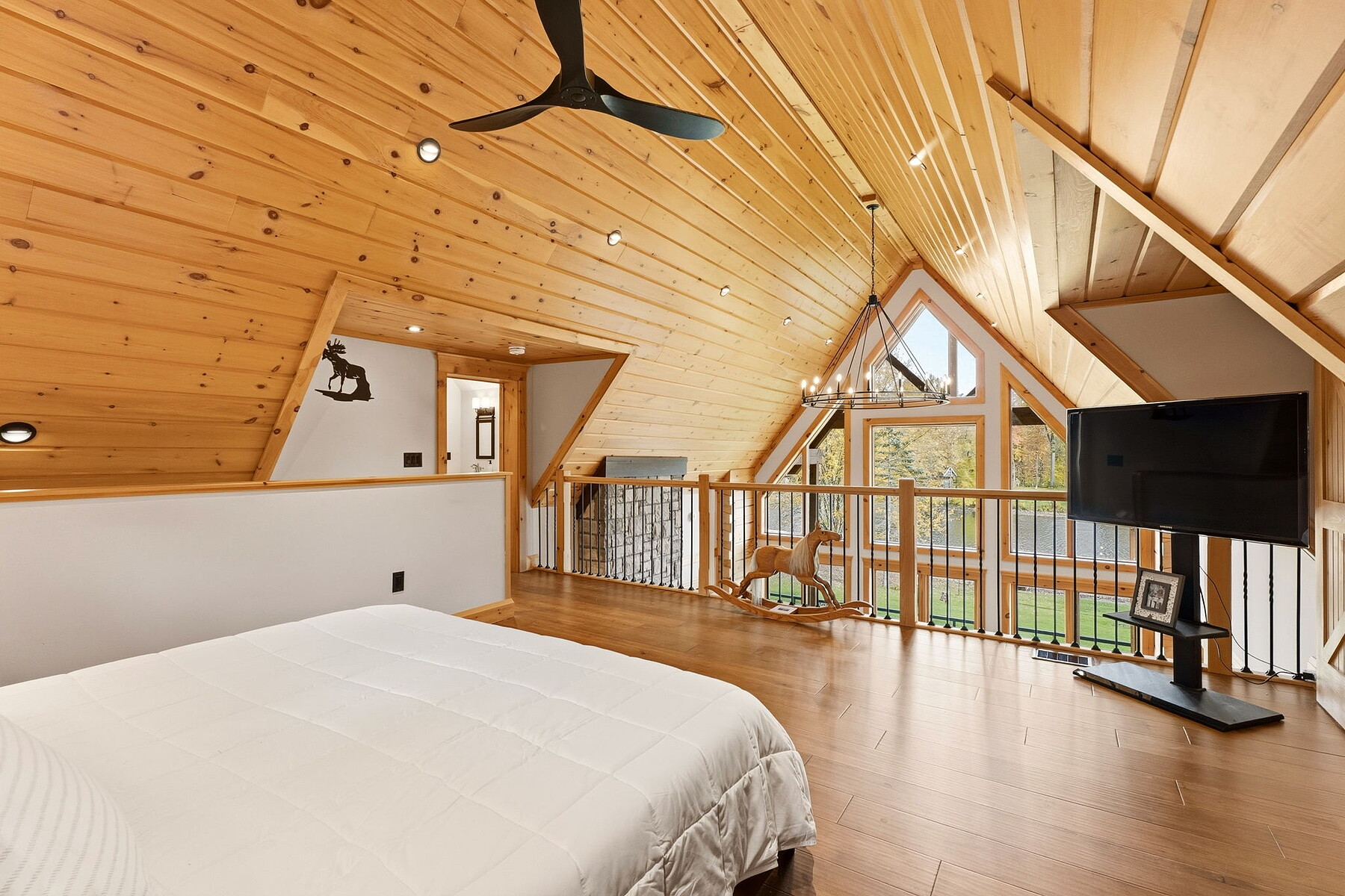  Inviting Waterfront Log Home - 物件實景