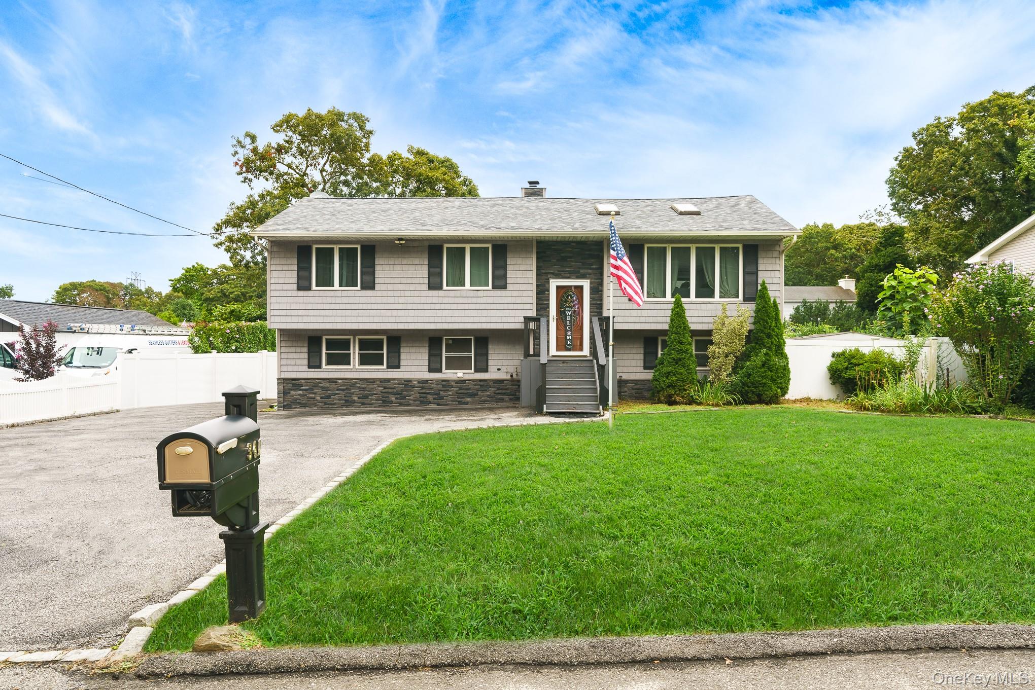 Avenue B , Ronkonkoma, NY 11779