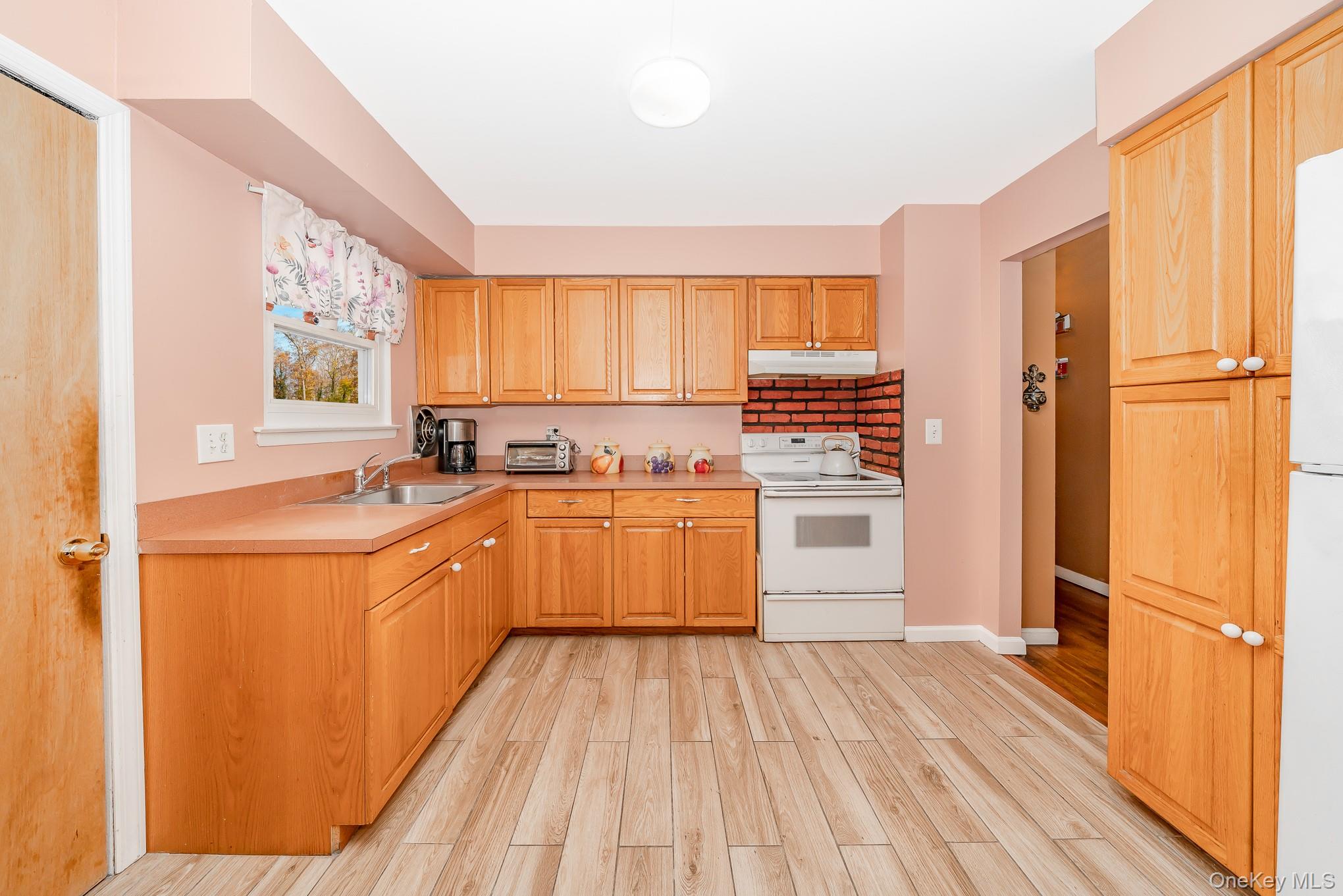 West Babylon, New York, 11704, United States, 3 Bedrooms Bedrooms, ,2 BathroomsBathrooms,Residential,For Sale,2005804