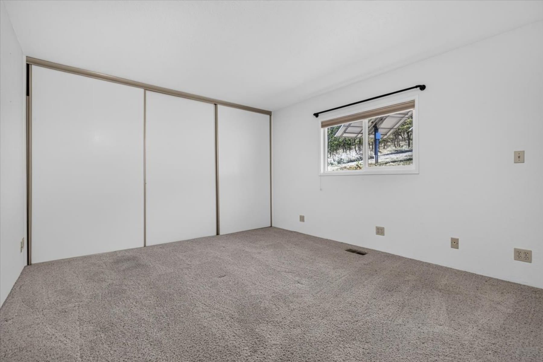  2094 Knowles Road Medford, OR 97501 - 物件實景