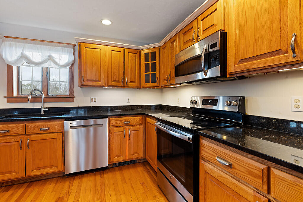 China, Maine, 04358, United States, 6 Bedrooms Bedrooms, ,3 BathroomsBathrooms,Residential,For Sale,1898689