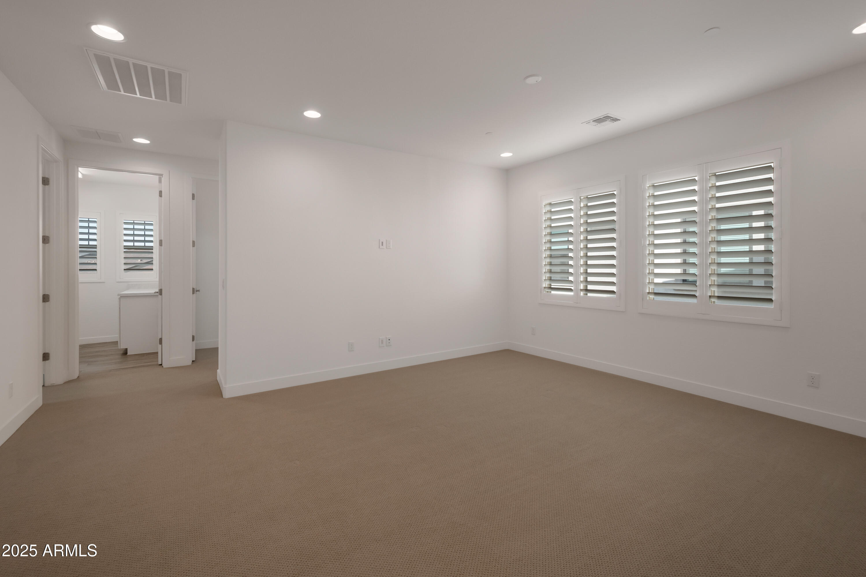 Mesa, Arizona, 85215, United States, 5 Bedrooms Bedrooms, ,Residential,For Sale,1942270